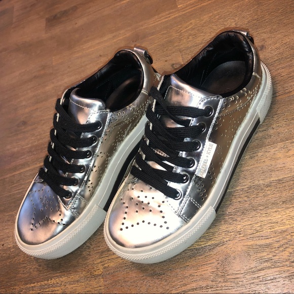 kendall & kylie sneakers - Picture 3 of 3